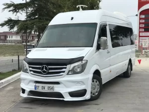Konforlu ve klimalı 16 kişilik tur aracımız.